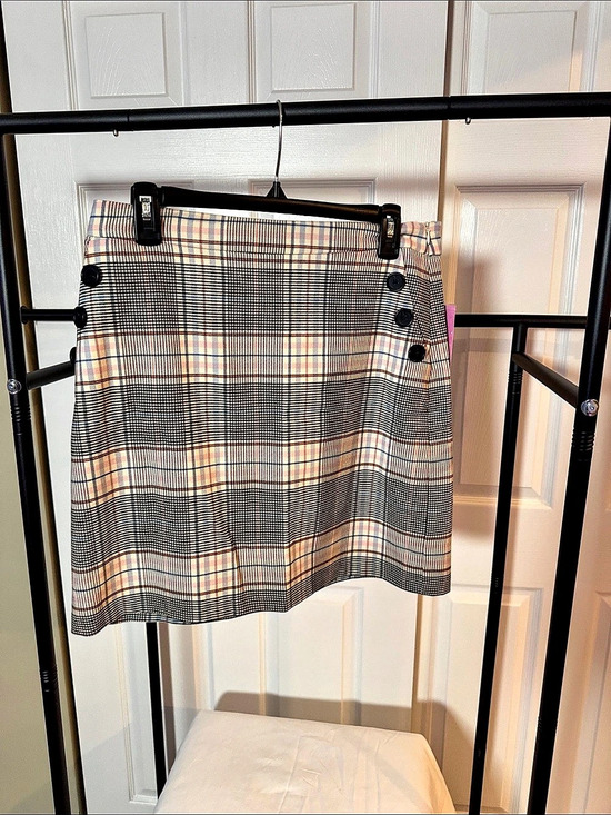Riley & Rae Dresses & Skirts - Riley & Rae Plaid Mini Skirt in Pink & Black Size 10 Like New